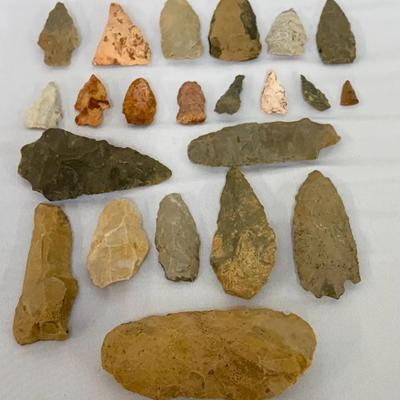Native American Stone Tool & Arrowhead Lot – Points, Blades, Scrapers (Approx. 22 Pcs)