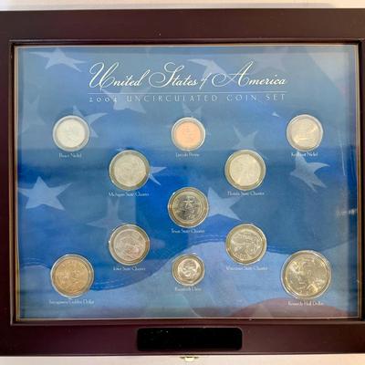United States of America 2004 Uncirculated Coin Set / Wooden Display Case