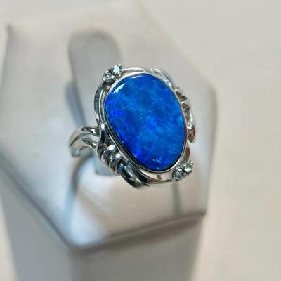 14K 585 White Gold Opal Ring W/ Clear Sapphire Accents Size 7 (3.7g)