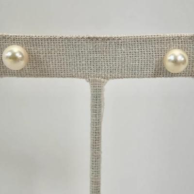 14K Gold Pearl Stud Earrings (1.7g)