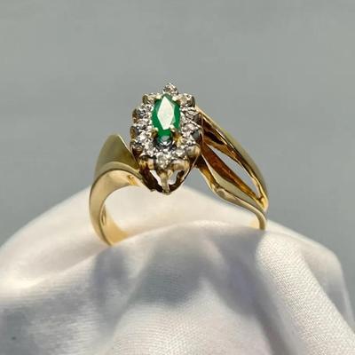 10K Gold Emerald Halo Diamond Ring Size 6.5 (3.4g)