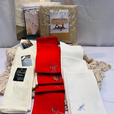 Premium Home Linen & Table Decor, 20-Piece Lot