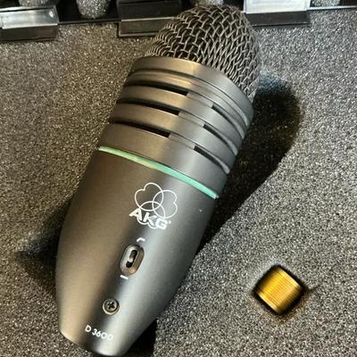 AKG D3600 Microphone