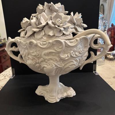 Vintage Capodimonte Style White Ceramic Tureen Ardalt Fiori Bianco 5621 Italian Hand Molded Flowers