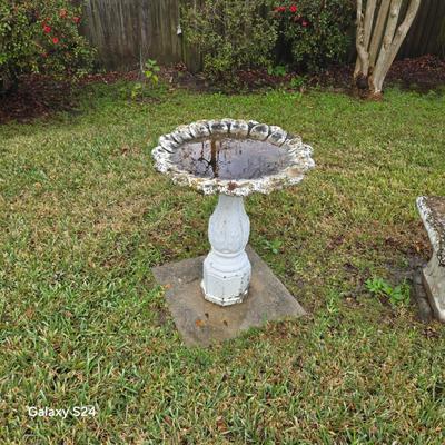 Decorative Concrete Bird Bath Pedestal Style Garden Ornament Outdoor