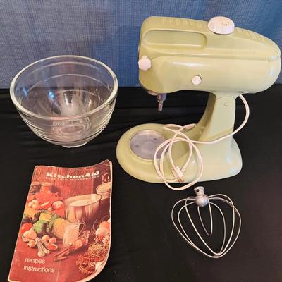 Vintage KitchenAid Model 4-C Stand Mixer Avocado Green Hobart Troy Ohio 1963-1978 Pyrex Bowl