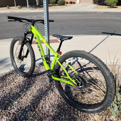 Trek Roscoe Bicycle - Small, Alpha Drive FSA, Size Small, Bright Green Frame, Size 29 Tires