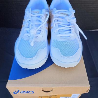 NEW! Asics White Upcourt 6 Volleyball Shoes, New With Tags, Size 6 Women's 