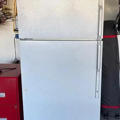 GE White Top-Freezer Refrigerator Model TBX21DPB, It Works!
