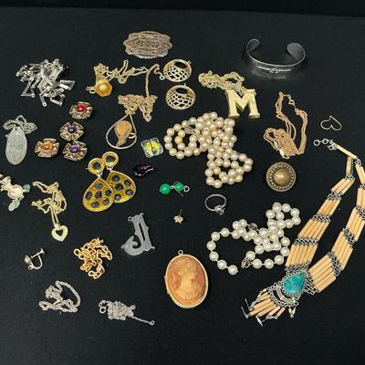 Bits And Pieces Of Costume Jewelry 
