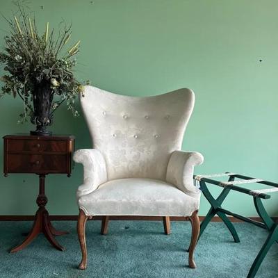 Butterfly Wingback Chair And Side Stand