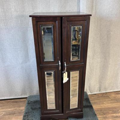 Sale Photo Thumbnail #576