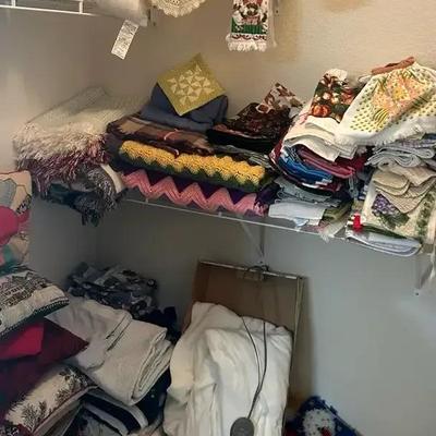 Blankets, Pillows, Tablecloths & Coordinating Linens with Pfaltzgraff Napkin Rings