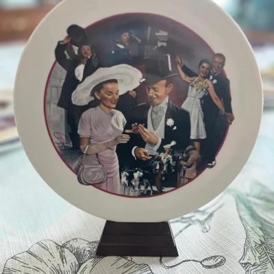 311C: Avon “Easter Parade” Images of Hollywood Decorative Collector Plate w/ Musical Stand  This dec