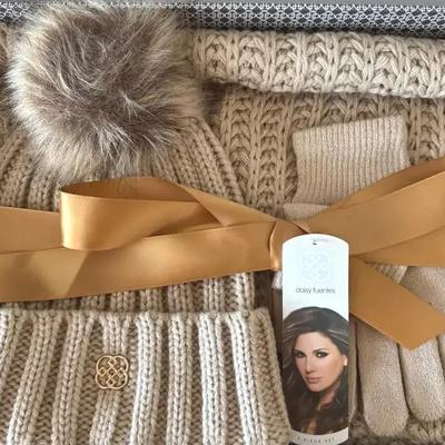 Lot 643:  Daisy Fuentes 3-Piece Knit Winter Set Hat Scarf Gloves with Faux Fur Pom – Neutral