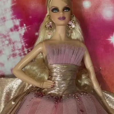 Lot 119:  2009 Holiday Barbie 