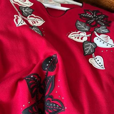 Lot 163:  Women’s Clothing… Tops And Slacks… XL to 2X