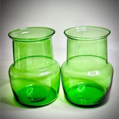 Vintage Green Hand-Blown Art Glass Mini Bud Vases – 3” Tall Retro Decor
