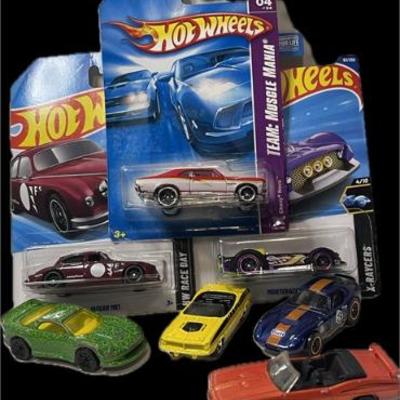 Hot Wheels Lot. ( 8 ct. )