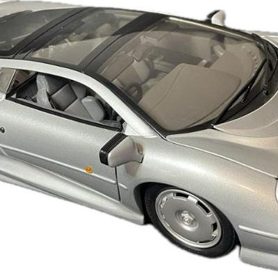 Jaguar XJ220 1:18 Scale Die-Cast Model Car – Silver with Opening Doors, Hood & T