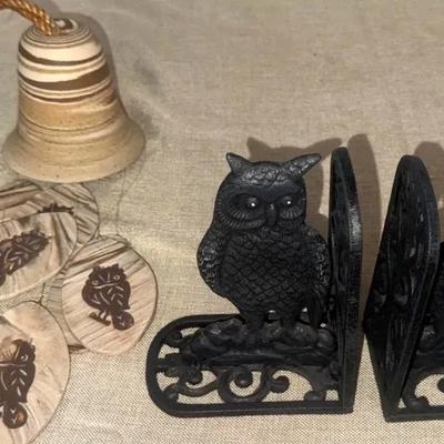 Vintage Cats Iron Owl Bookends And Owl Windchime 