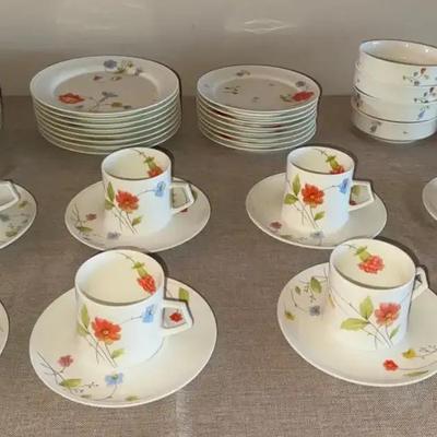 Mikasa Bone China “Just Flowers” Dish Set 