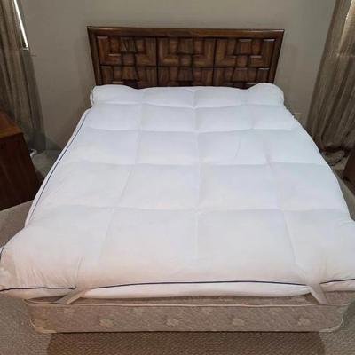 Lane Vintage MCM Queen Bed with Serta Mattress 