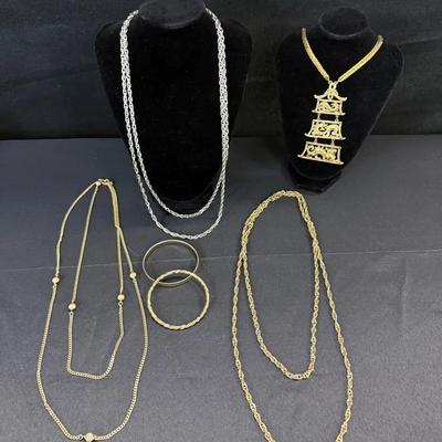Vintage Monet Costume Jewelry Lot – 4 Necklaces & 2 Bracelets (Signed Monet)
