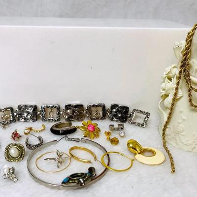 Broken and Single Jewelry Pieces