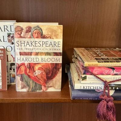 Eight piece mixed a lot of books