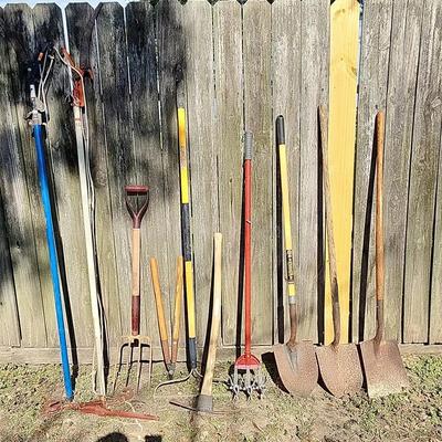 11 Gardening Tools 