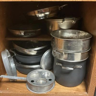 Mystery Lot #2 Pots And Pans ( Review All Pictures For More Details)