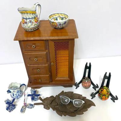Around The World Collectables & Vintage Jewelry Box