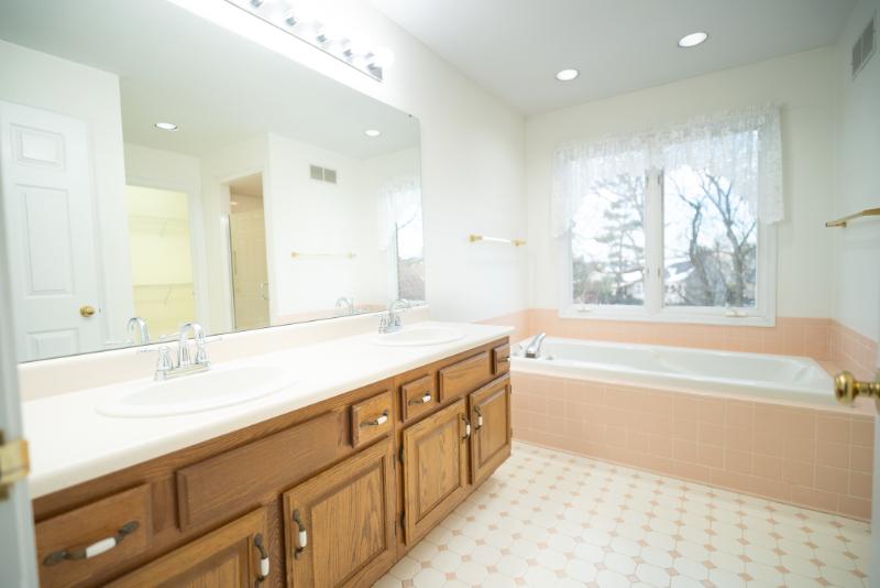 Sale Photo Thumbnail #22