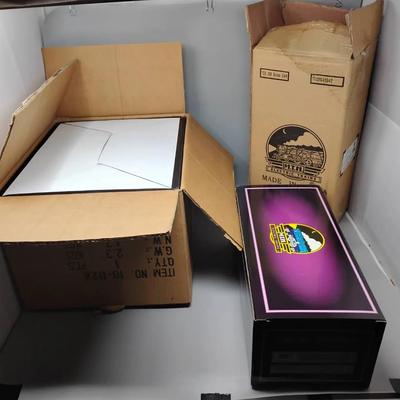 Tinplate Traditions Gauge Boxcar & Standard Gauge Switch tower 