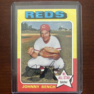 1975 Topps Baseball Card. Johnny Bench - Cincinnati Reds. Card #260