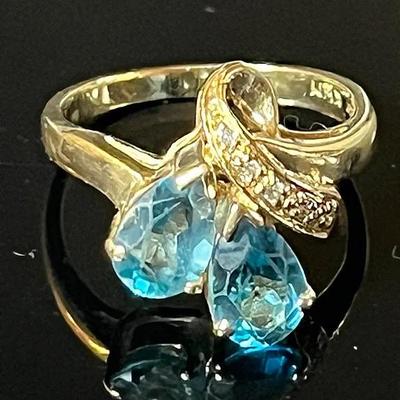 14K Yellow Gold 5 Diamond 2 Genuine Topaz Ring