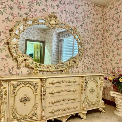 Italian dresser 
