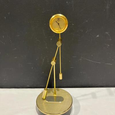 Vintage Seiko Kinetic Swinging Magnetic Double Pendulum Desk Clock