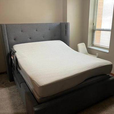 Sleep Number P5 Adjustable Queen Bed & Bed Frame Like New  
