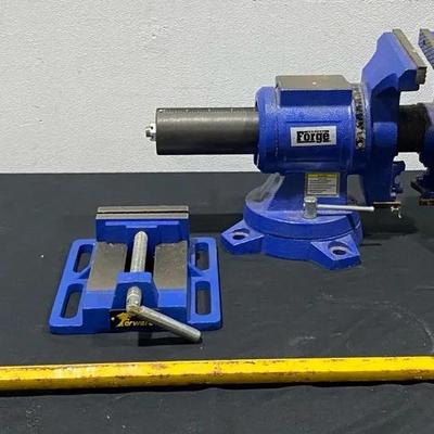 Forge Bench Vise & Crowbar