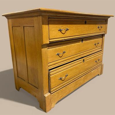 Vintage 3 Drawer Dresser