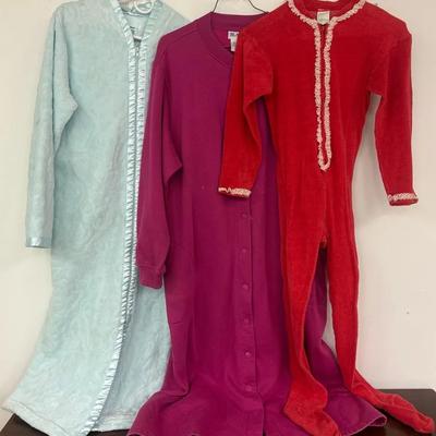 Vintage Nightgowns and Pajamas 