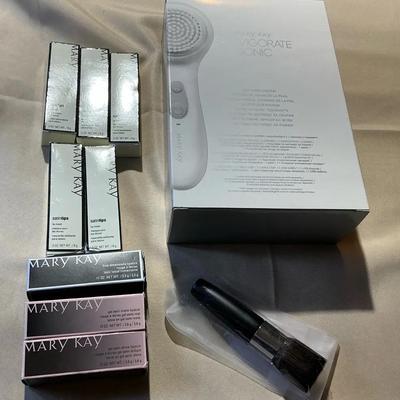 Mary Kay Lip Items And Skinvigorate Sonic Skin Brush 