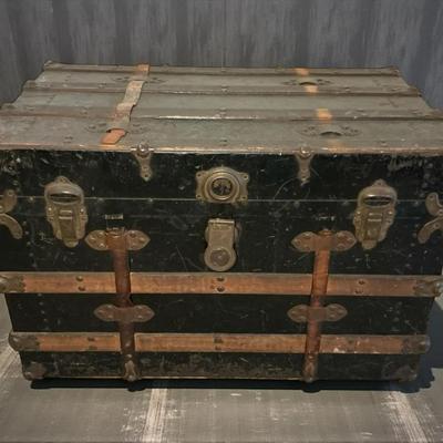 Antique Trunk (19 x 32 x 21)