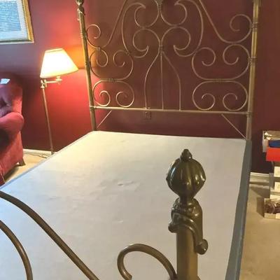 Queen Size Metal Bed Frame With Boxspring 