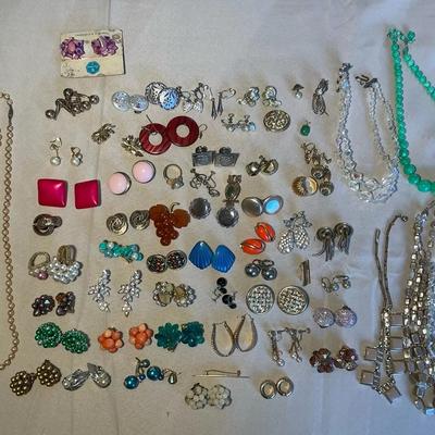 Vintage Costume Jewelry incl. Sarah Coventry, Gold Filled, Lisner, 