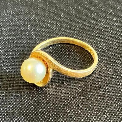 14k Gold Pearl Ring (Size 6.5) (2.36 Grams)