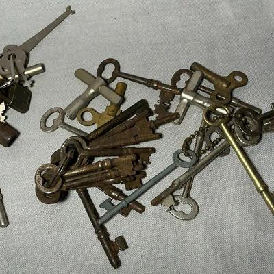 Antique & Vintage Skeleton & Clock Keys
