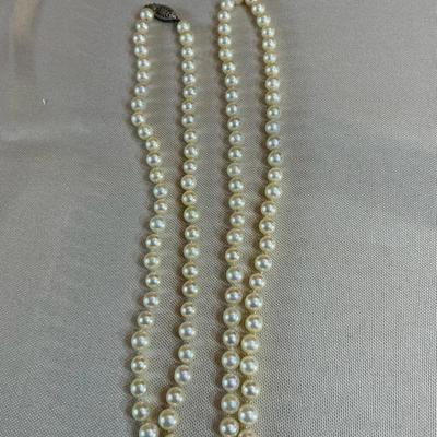 14kt White Gold Pearl Necklace 32” 